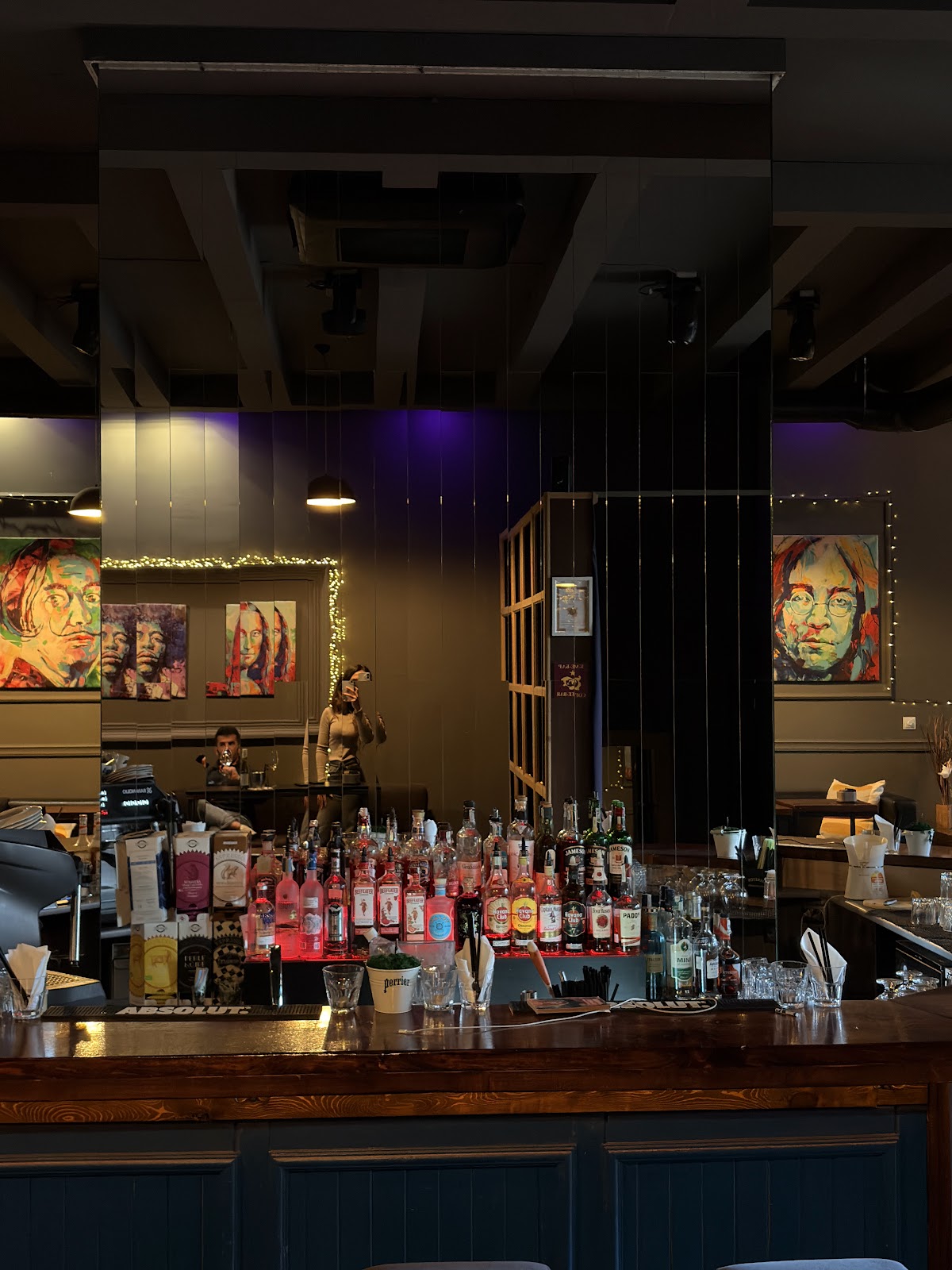 FUNKY BAR: снимка на заведението