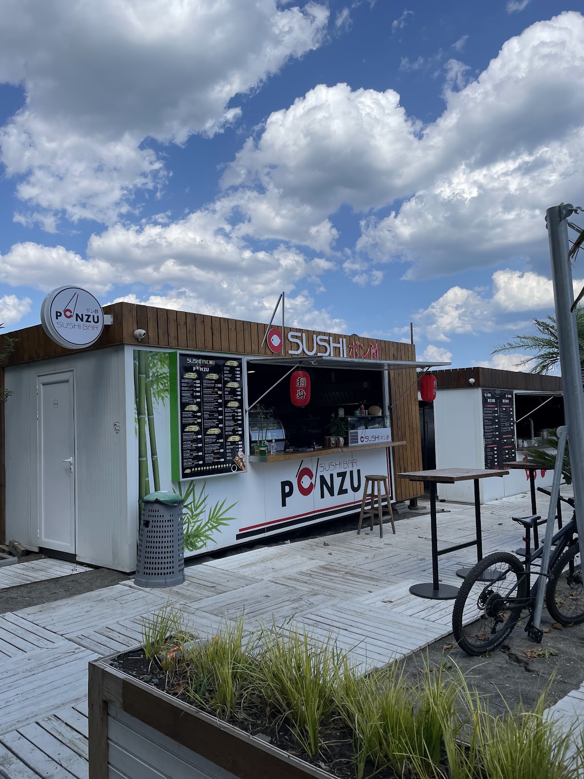 PONZU sushi bar: снимка на заведението