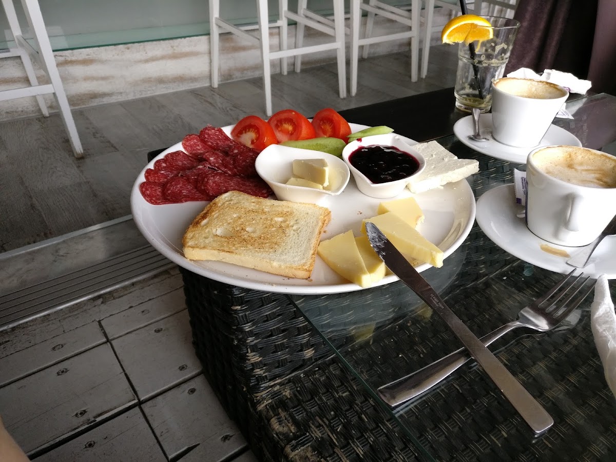 Морадо бар и динър