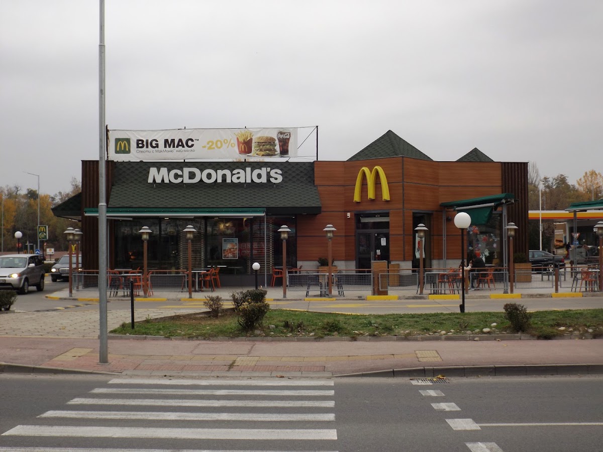 McDonald's, "6-ти септември"/бул."Източен: снимка на заведението