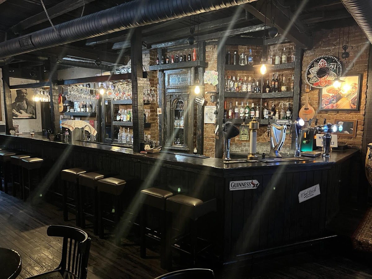 Rock & Bar Безистенъ: снимка на заведението