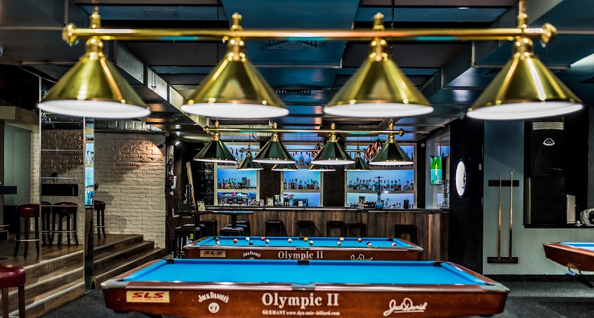 Shots bar & billiard: снимка на заведението