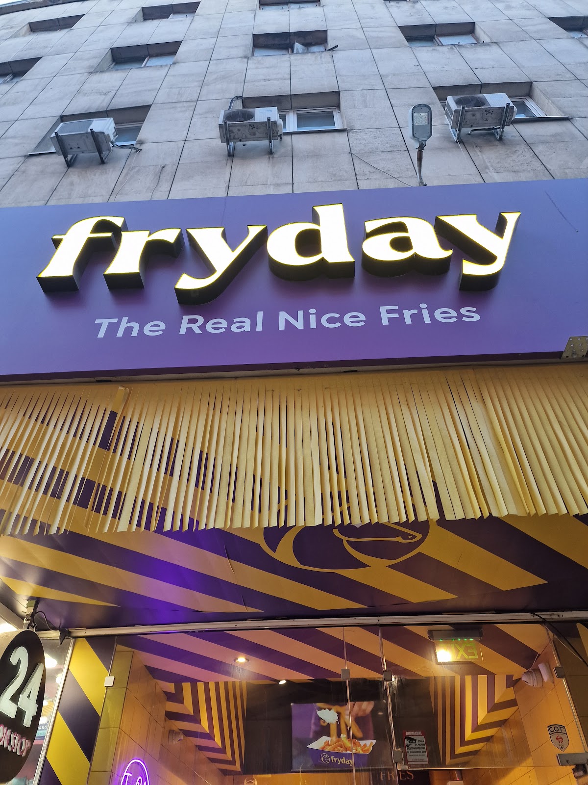 Fryday: снимка на заведението