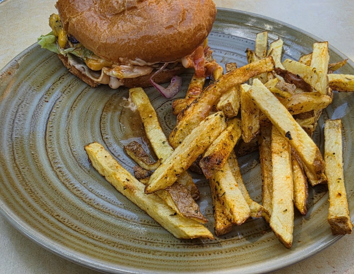 Skapto Burgers, Beers and Fries Iskar