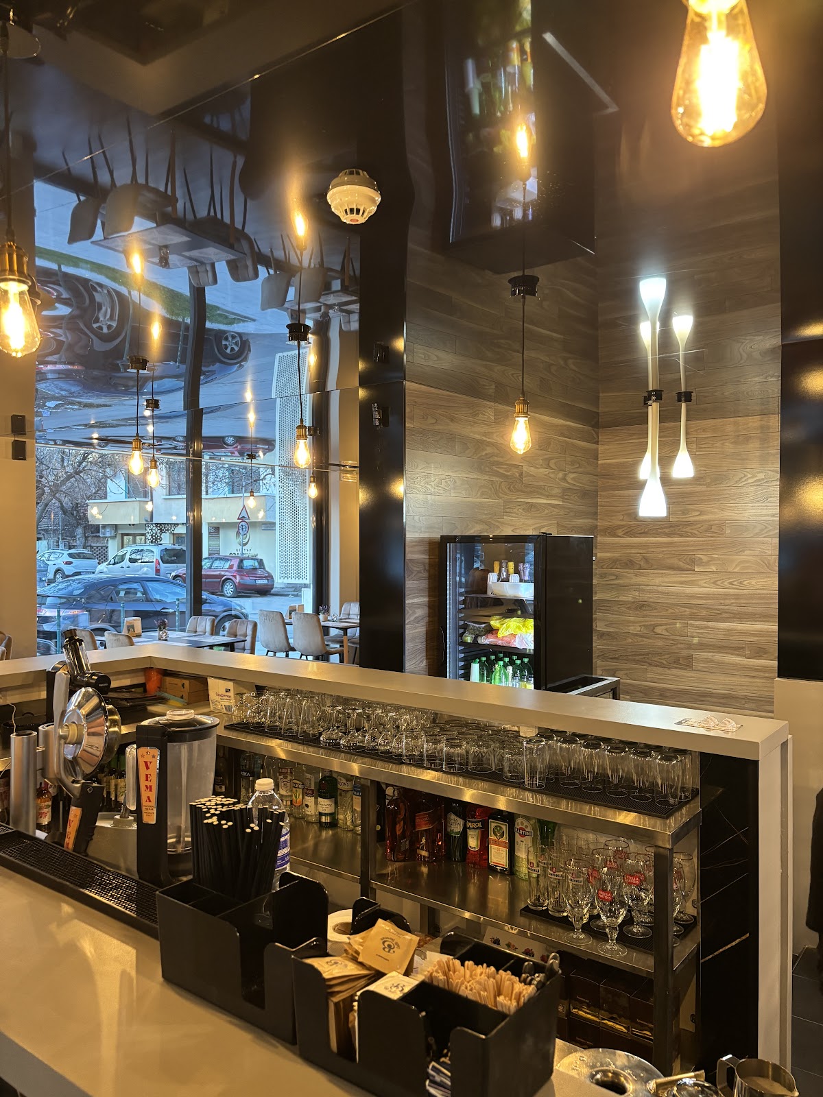 Cafe & Bar LIORA: снимка на заведението