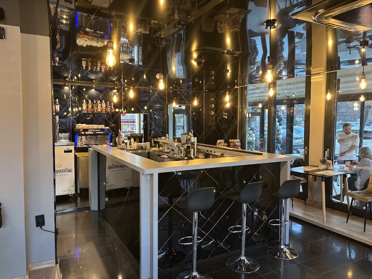 Cafe & Bar LIORA