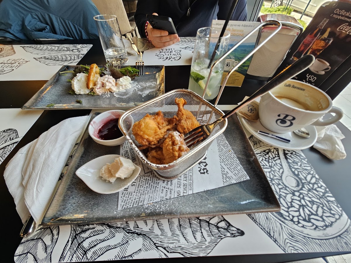 Cafe & Bar LIORA