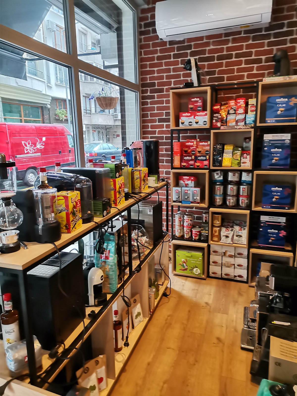 COFFEE STRONG SHOPS: снимка на заведението