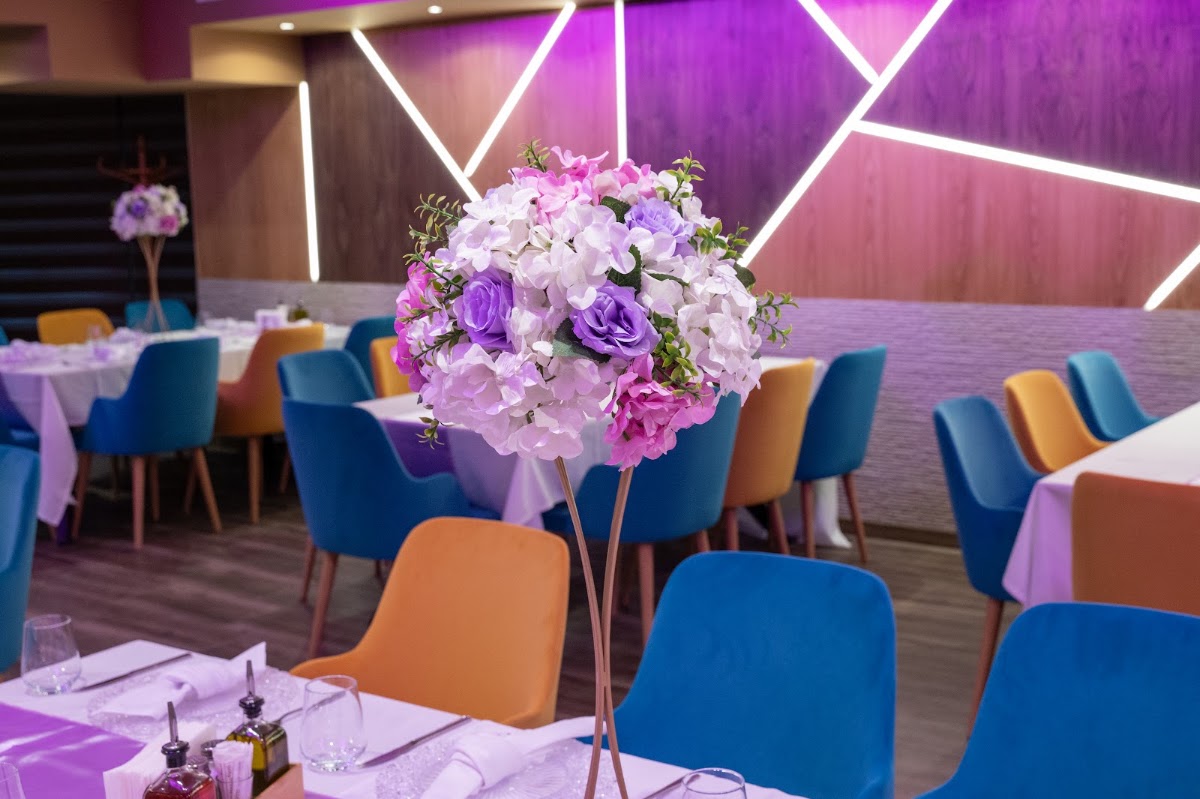 Bouzouki LIVE Restaurant