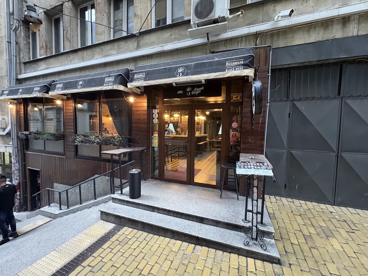 After Five bar and dinner – снимка на заведението