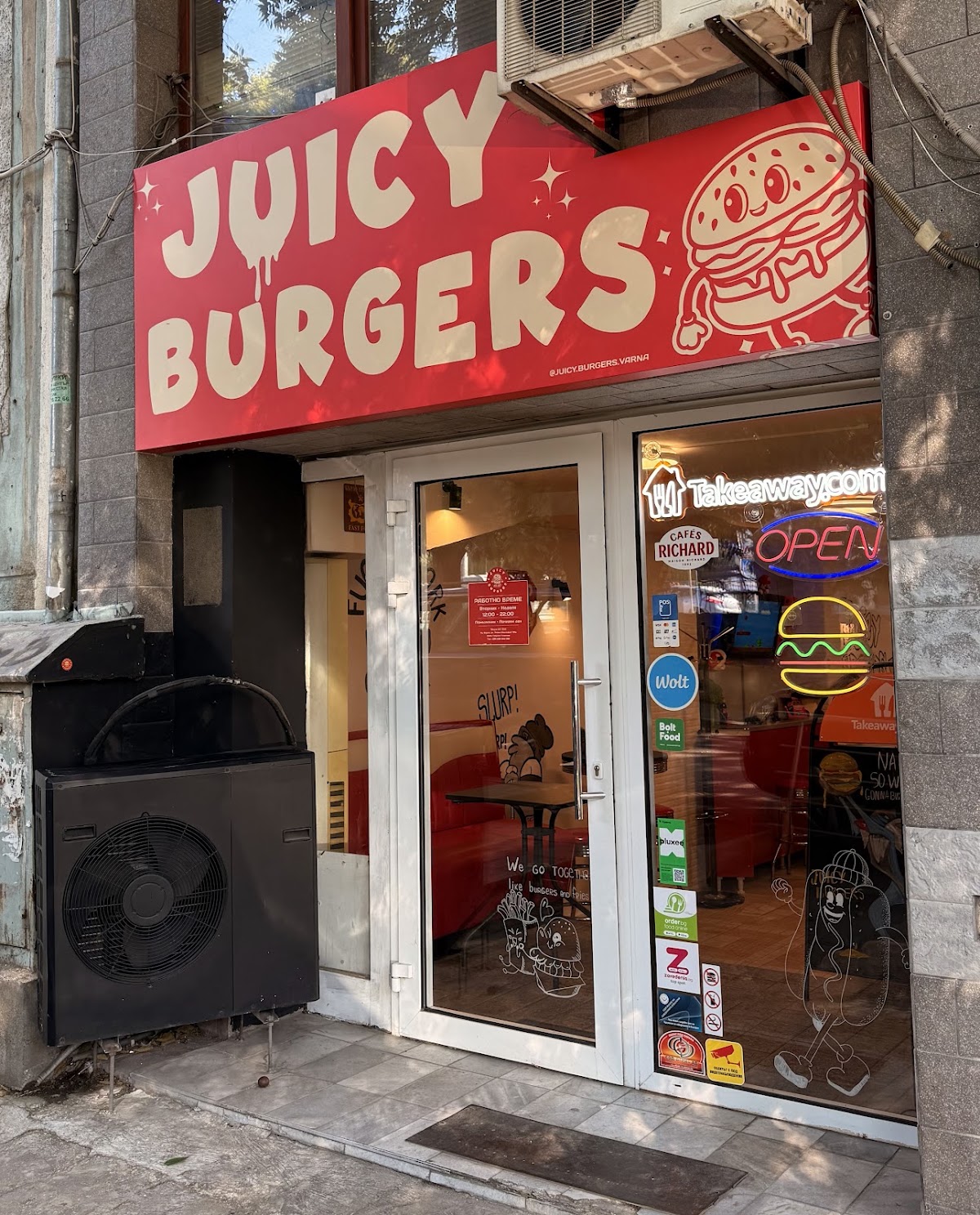 JUICY Burgers: снимка на заведението