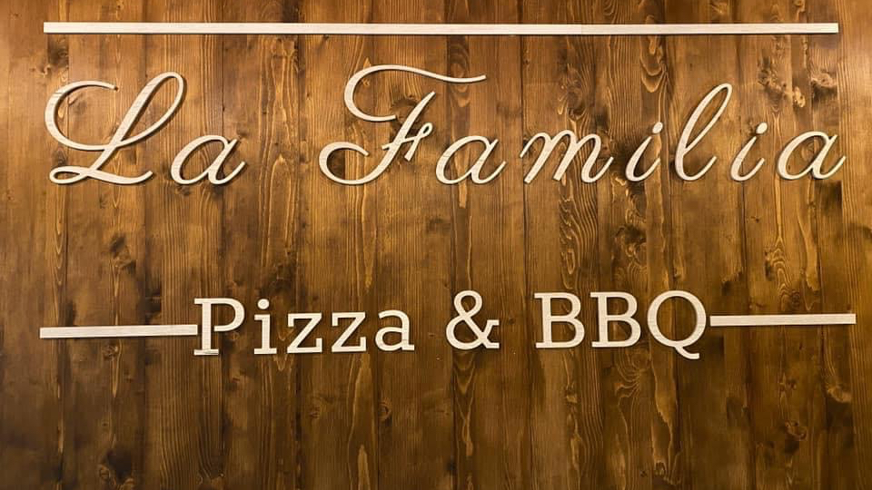 La Familia Pizza & BBQ