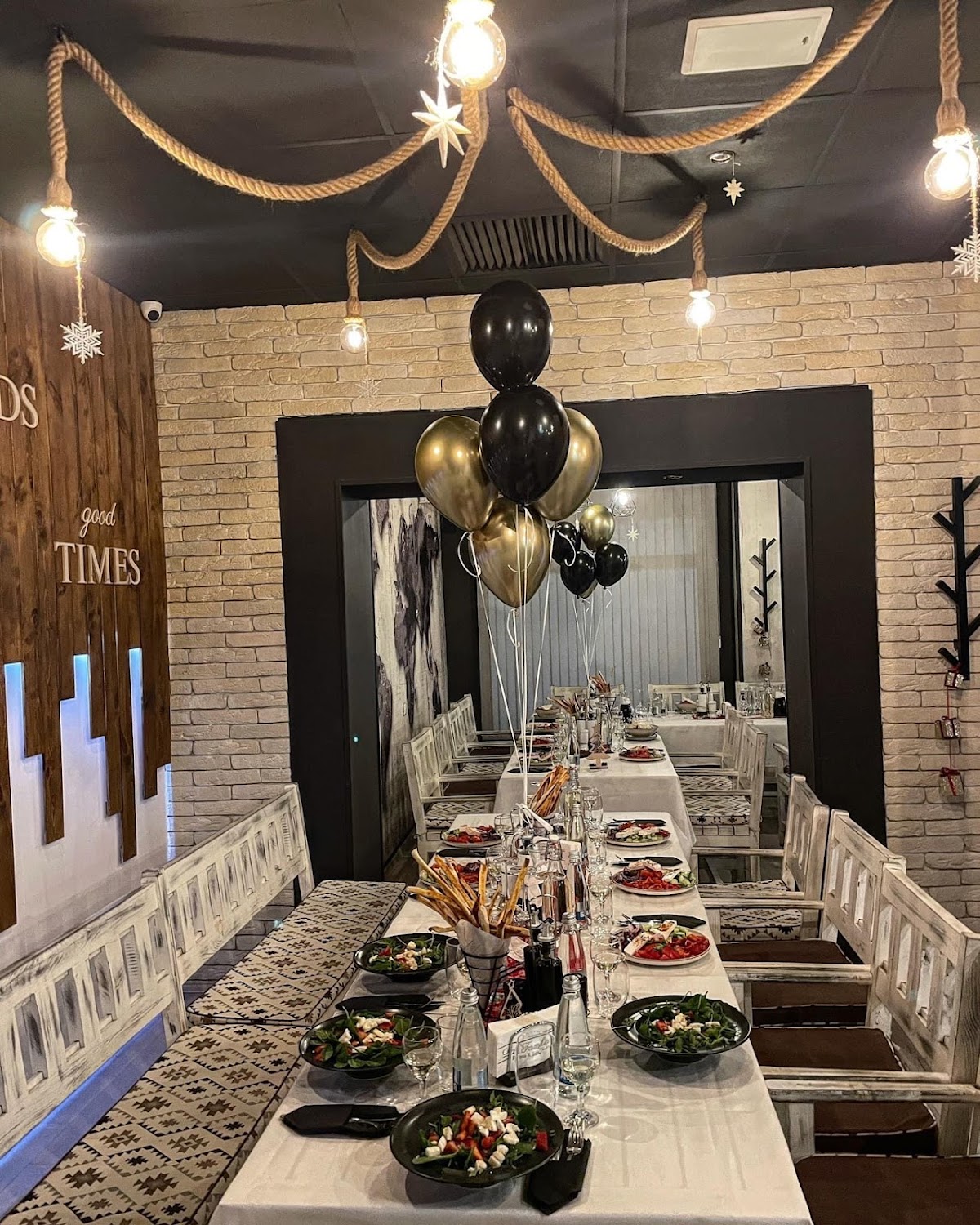 La Familia Pizza & BBQ: снимка на заведението