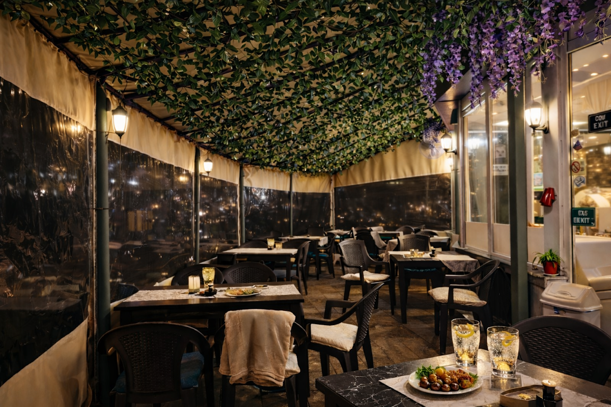 Akasha Coffee Bar &Dinner: снимка на заведението