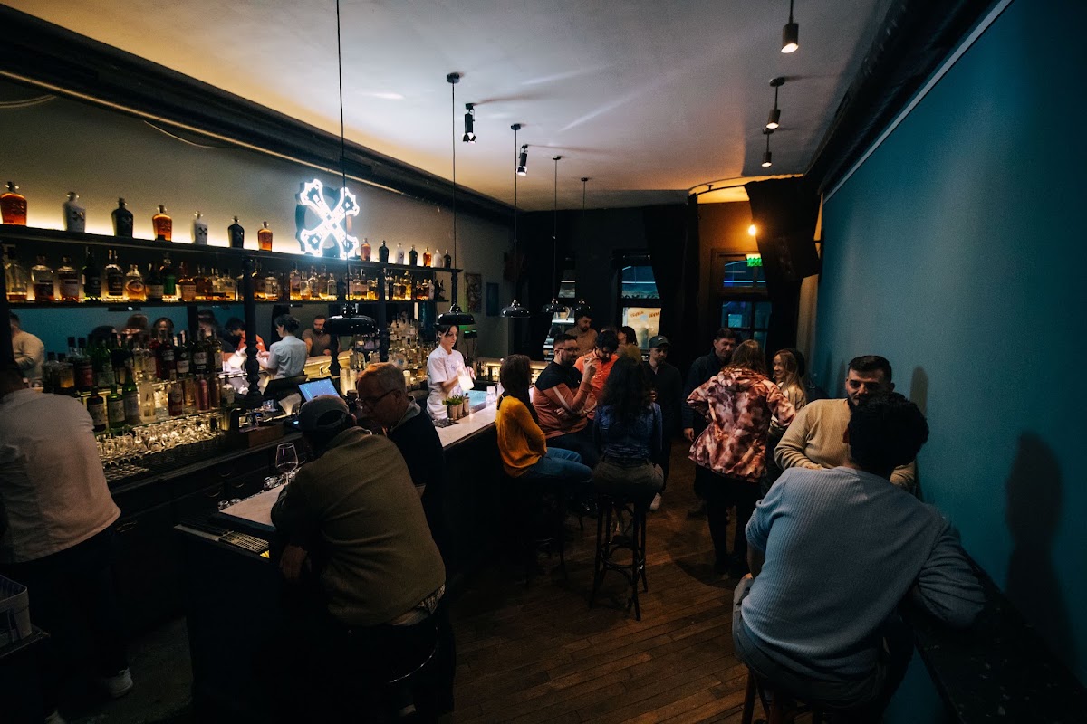 Phi Cocktail Bar: снимка на заведението