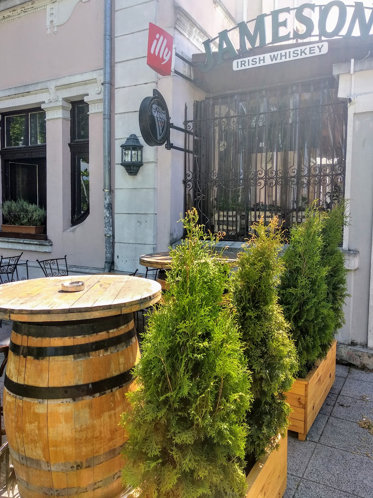 Мезетто Beer & Wine Pub