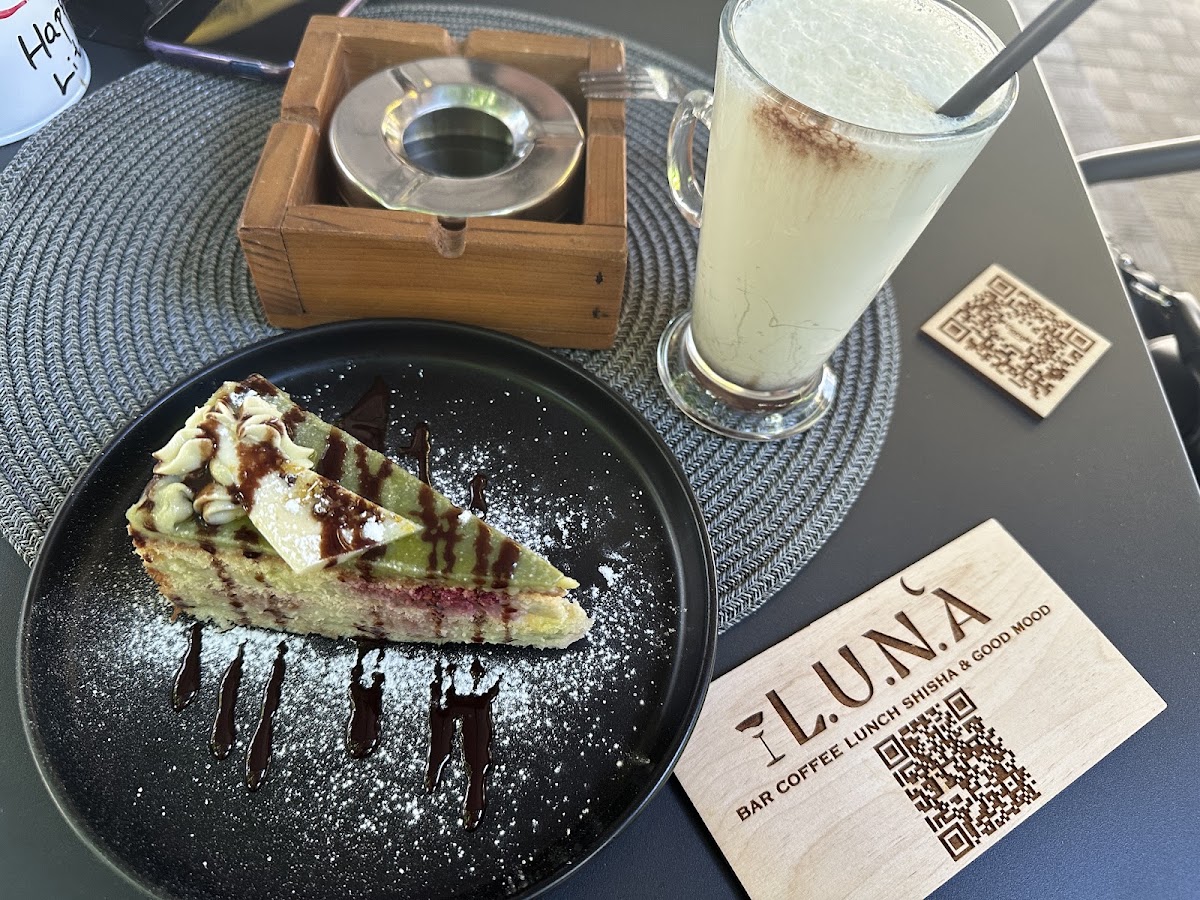 LUNA bar coffee lunch shisha & good mood – снимка на заведението