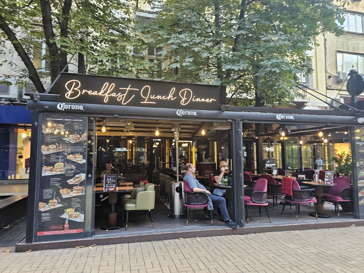 Sofia bar and dinner – снимка на заведението