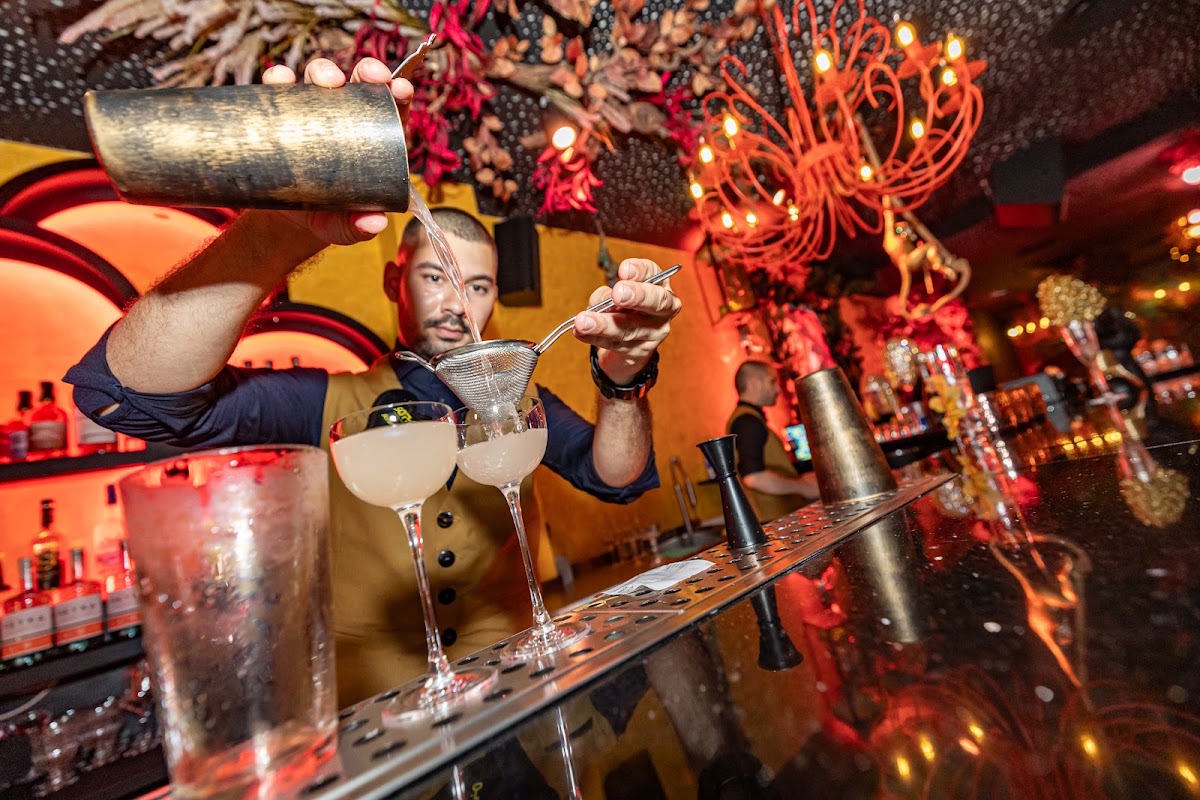 SOTTO Bar'n Music: снимка на заведението