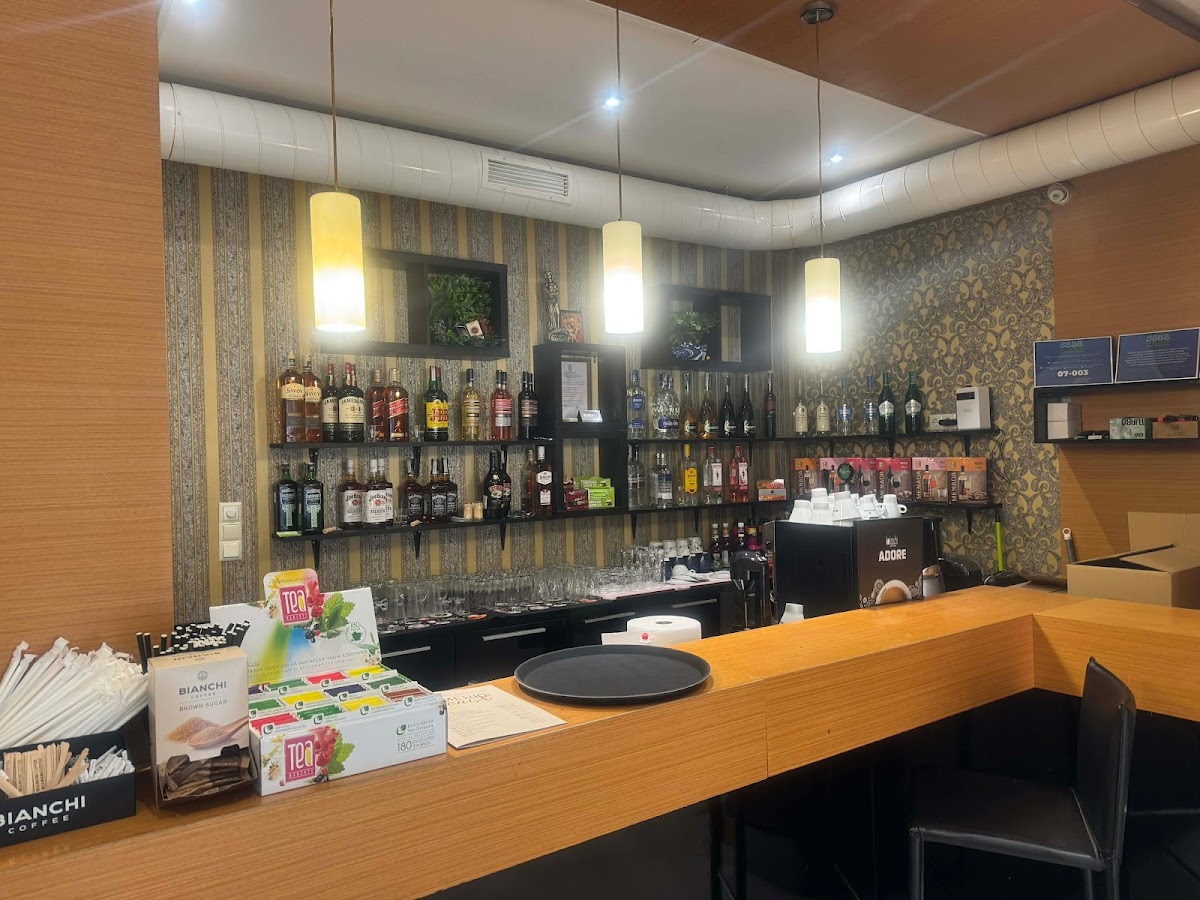 FeniX Sports bar