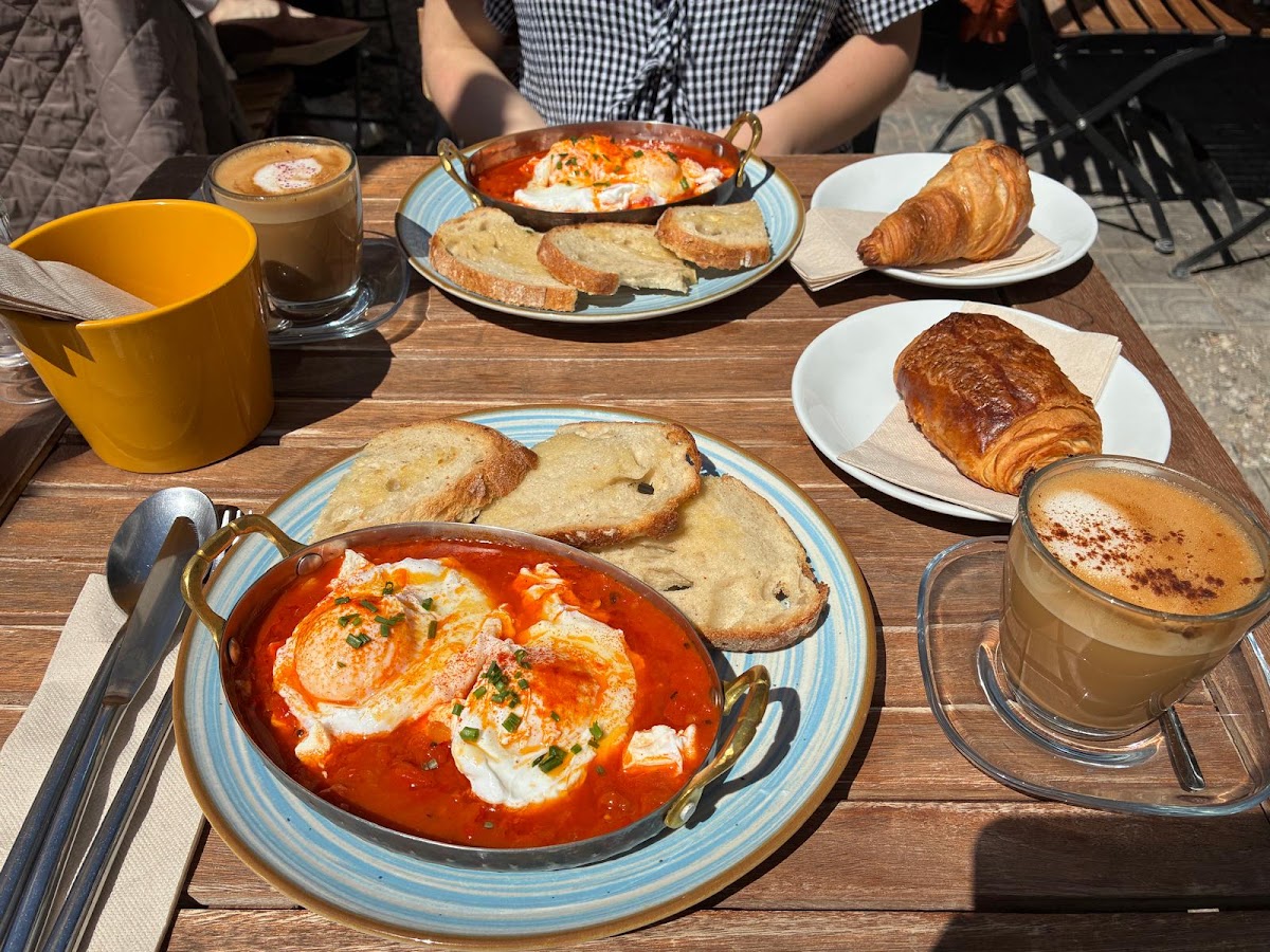 Izzy's Coffee and Brunch