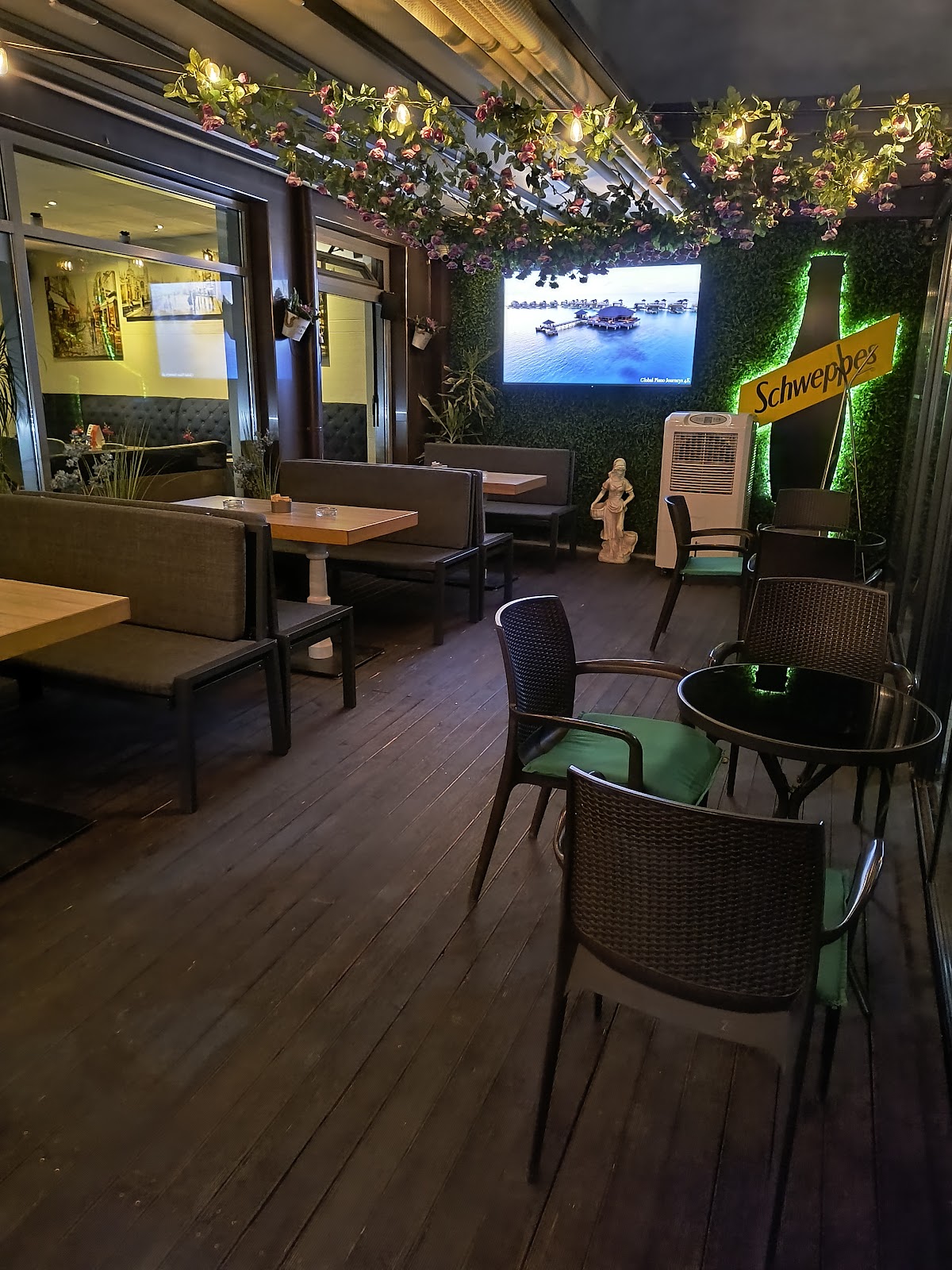 Cafe Paris / Кафе аперитив Париж – снимка на заведението