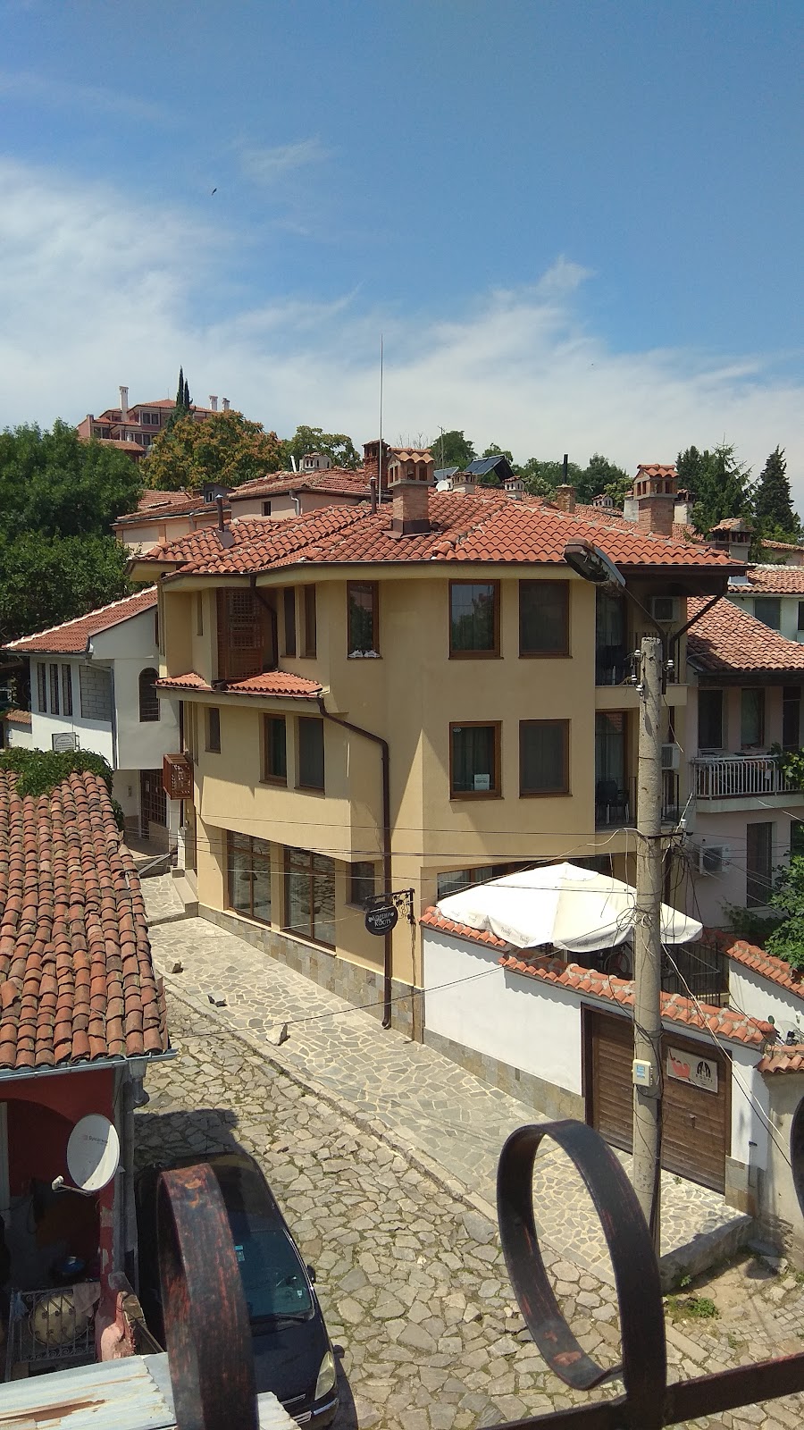 Roots Hotel and Wine Bar: снимка на заведението