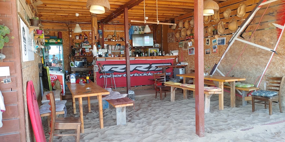 Liucy's Surf Bar: снимка на заведението