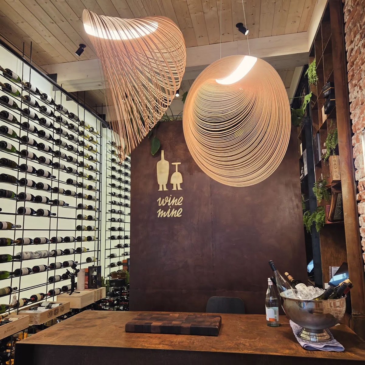 Wine Mine Bar & Wine Boutique: снимка на заведението
