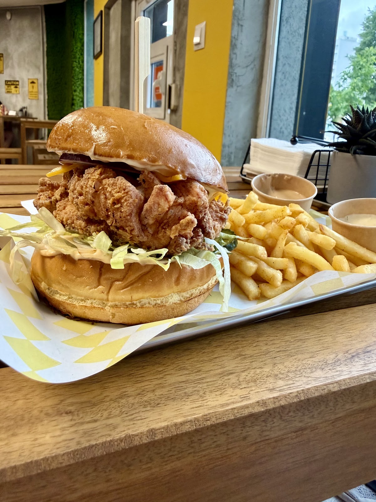 UF burgers & sandwiches
