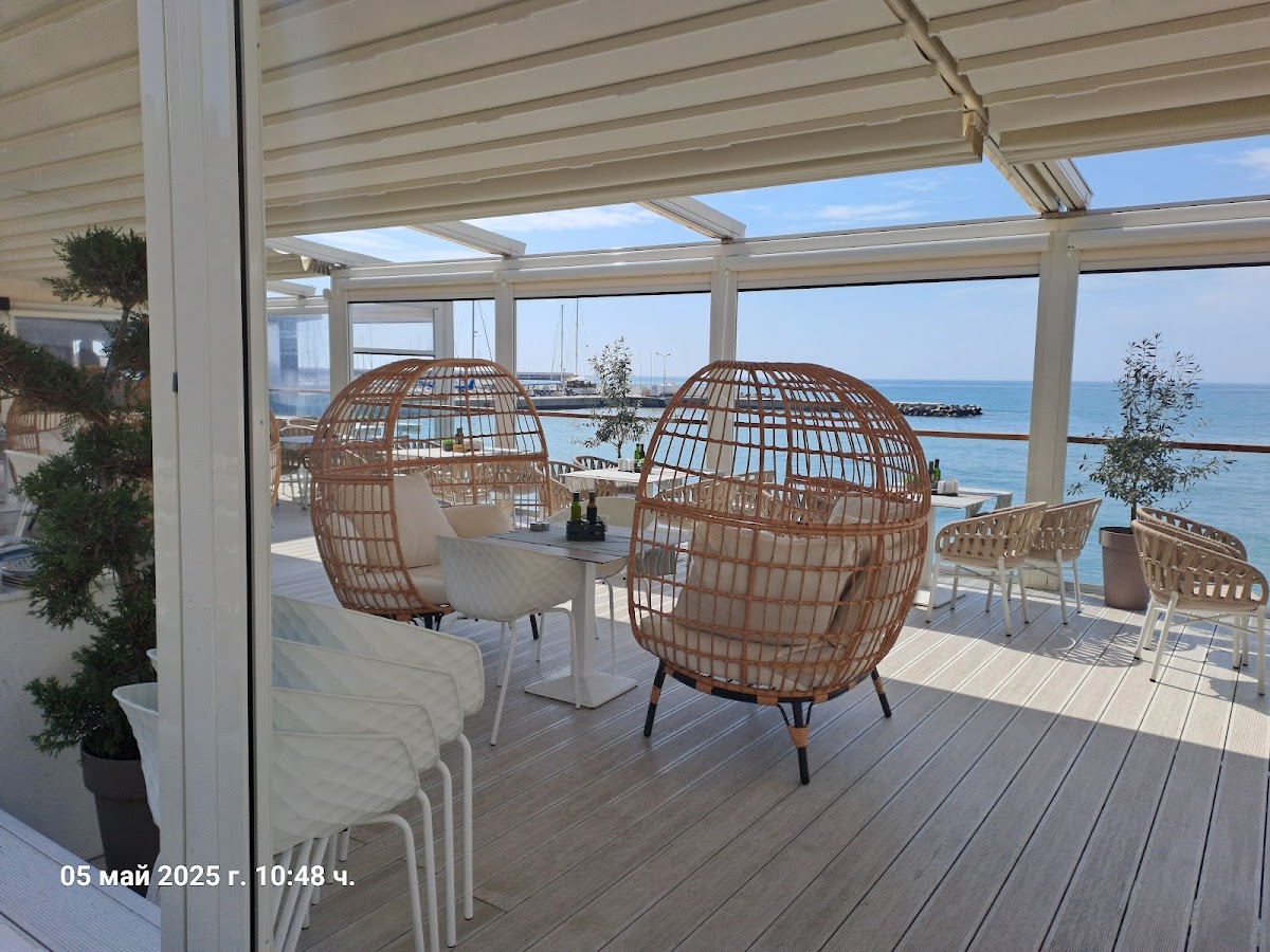 Makai Beach Bar