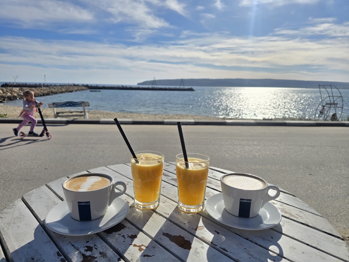 Bar Simple. beach