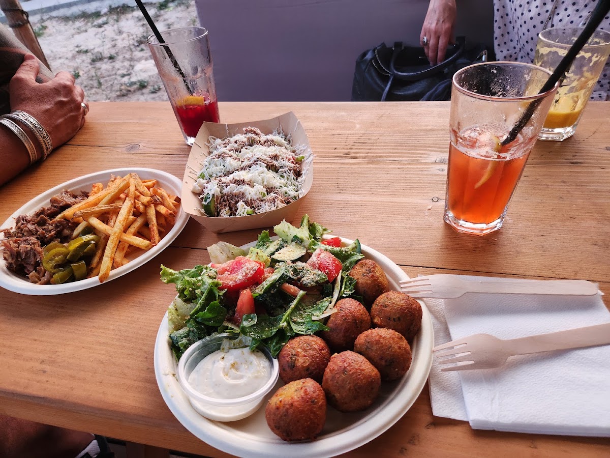 Bar Simple. beach