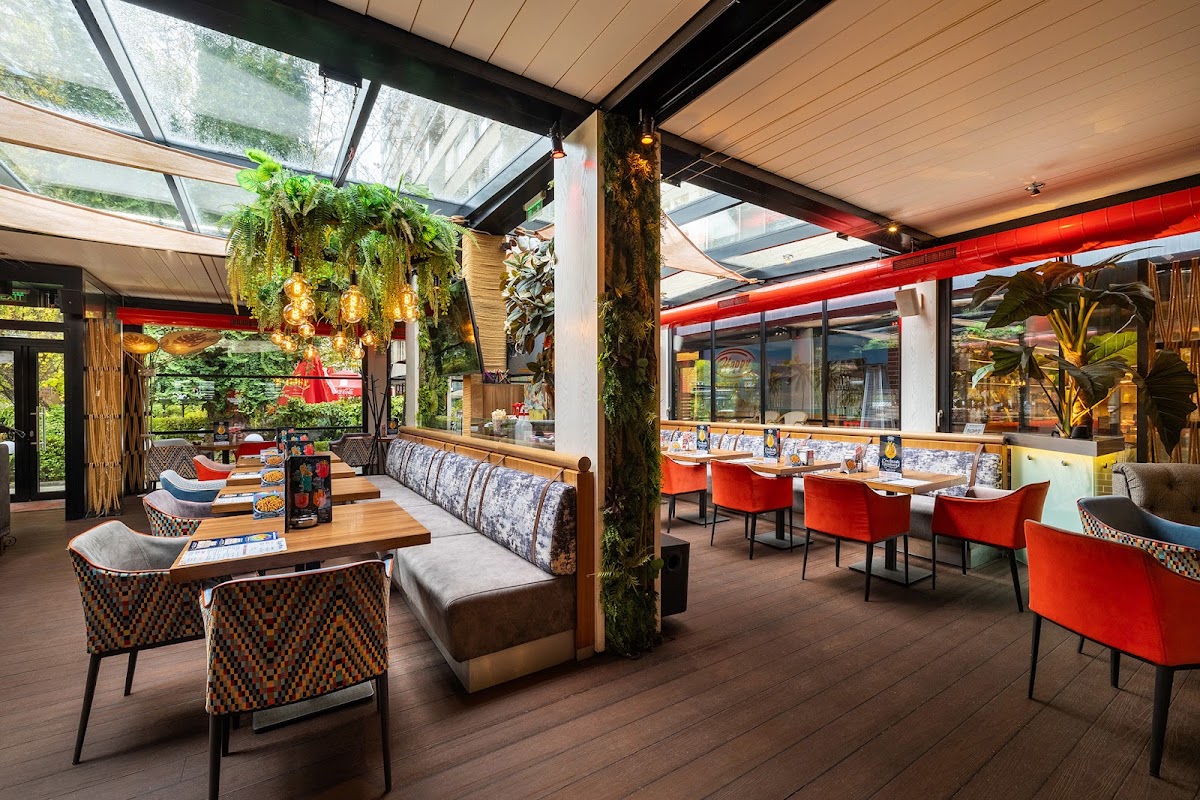 Happy Bar & Grill Lazur: снимка на заведението