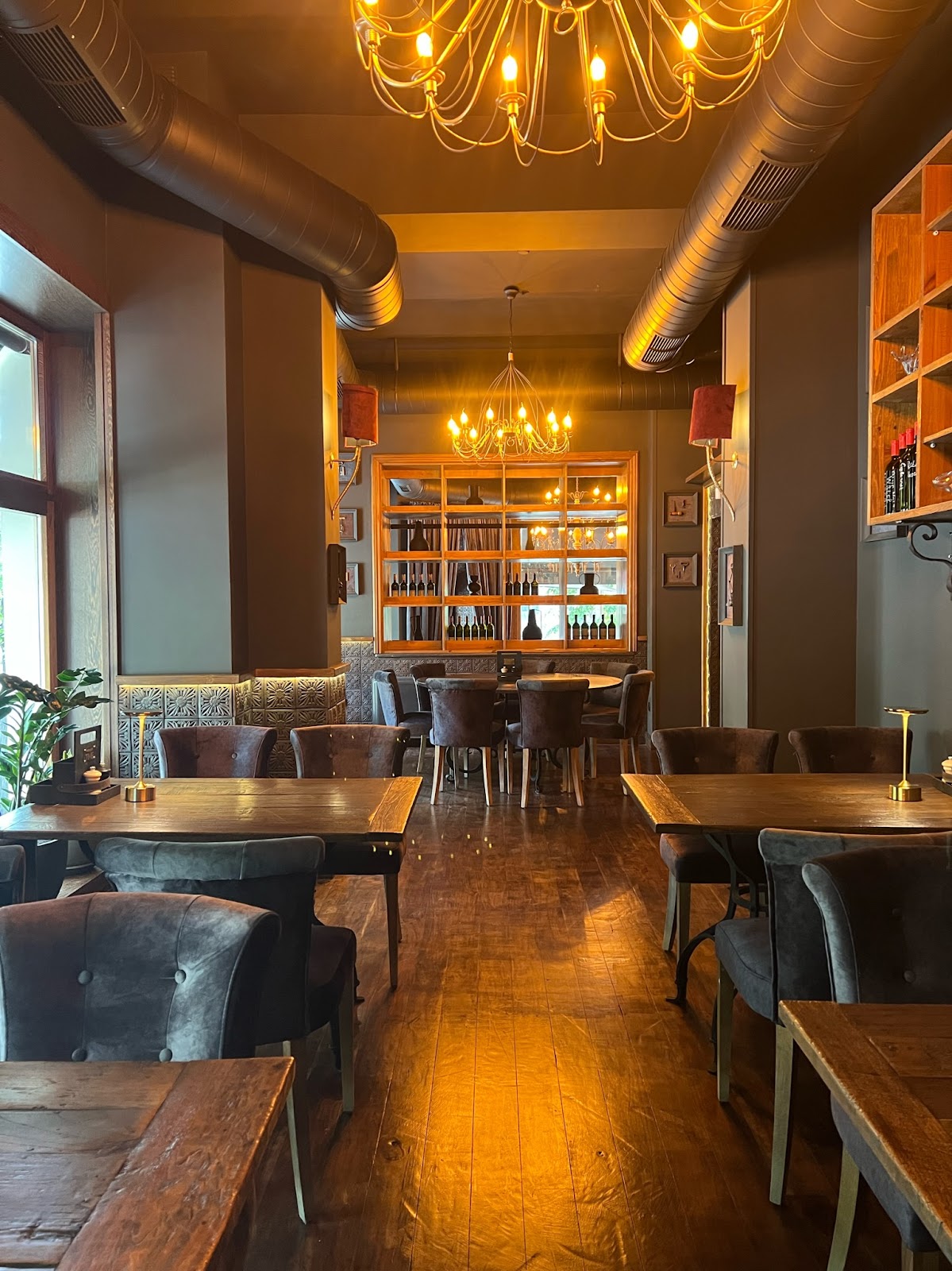 Time restaurant For wine (DiWine) – снимка на заведението