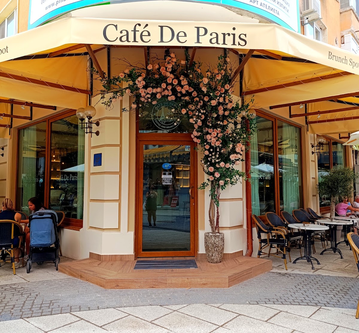 CAFÉ DE PARIS – снимка на заведението