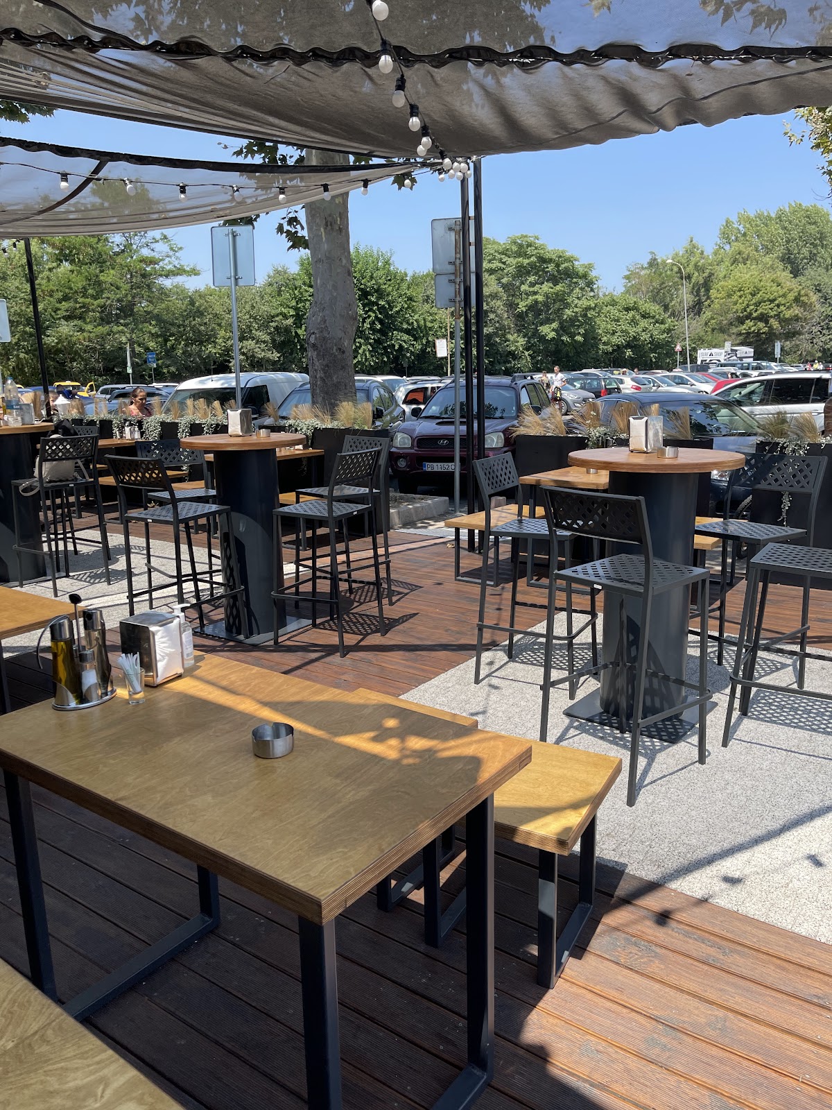 Container Bar & Seafood Burgas – снимка на заведението